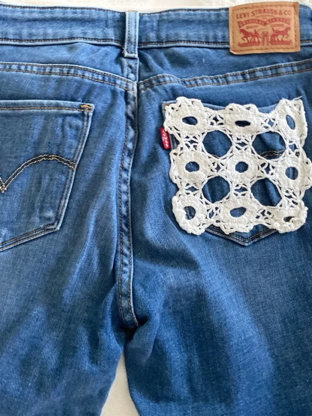 Levi's Blue Cropped Jeans with White Crochet Appliqués and Fringe - Picture 4 of 6